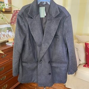 H&M NWT never worn dark gray coat. Front buttons and pockets comfort and design!